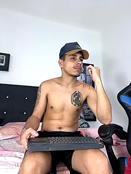 Snapshot of Luke_Stone chatting on 11.06.25 Luke Stone online show from 11.06.25