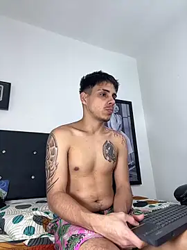 Snapshot of Luke_Stone chatting on 11.27.25 Luke Stone online show from 11.27.25