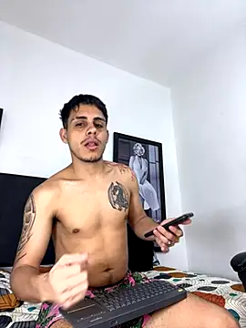 Snapshot of Luke_Stone chatting on 11.28.25 Luke Stone online show from 11.28.25