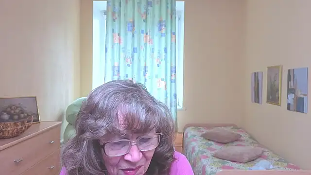 Betty Brick online show from 04.09.26