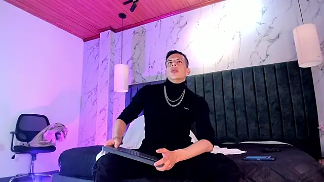 Snapshot of Dustin_Sonne chatting on 09.09.25 Dustin Sonne online show from 09.09.25