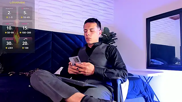 Snapshot of Dustin_Sonne chatting on 10.03.25 Dustin Sonne online show from 10.03.25