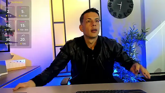 Snapshot of Dustin_Sonne chatting on 10.04.25 Dustin Sonne online show from 10.04.25