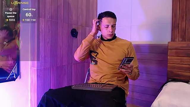 Snapshot of Dustin_Sonne chatting on 10.06.25 Dustin Sonne online show from 10.06.25