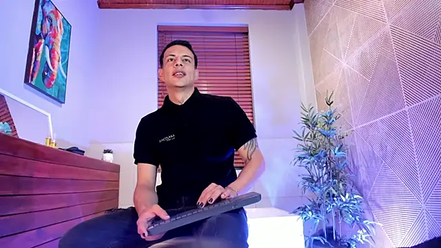 Snapshot of Dustin_Sonne chatting on 10.11.25 Dustin Sonne online show from 10.11.25