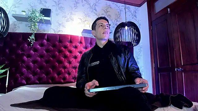 Snapshot of Dustin_Sonne chatting on 11.21.25 Dustin Sonne online show from 11.21.25