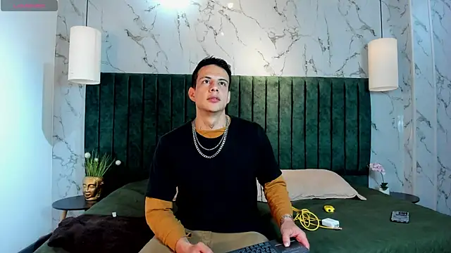 Snapshot of Dustin_Sonne chatting on 11.23.25 Dustin Sonne online show from 11.23.25