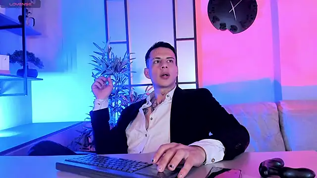 Snapshot of Dustin_Sonne chatting on 12.05.25 Dustin Sonne online show from 12.05.25