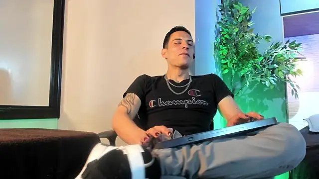 Snapshot of Dustin_Sonne chatting on 07.20.26 Dustin Sonne online show from 07.20.26