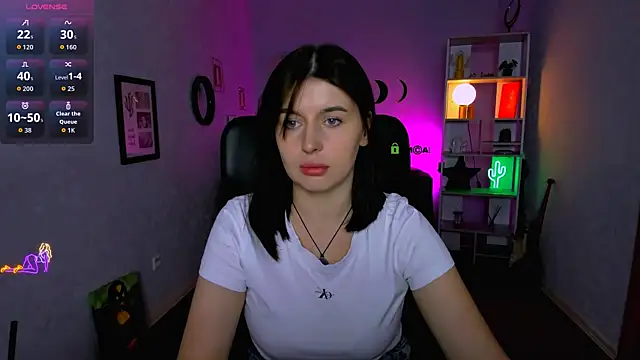 Snapshot of violett_queen12 chatting on 09.13.25 violett queen12 online show from 09.13.25