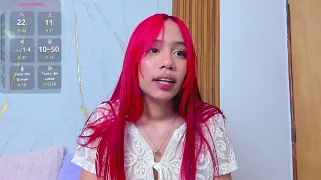 Daphnethomas online show from 10.16.25