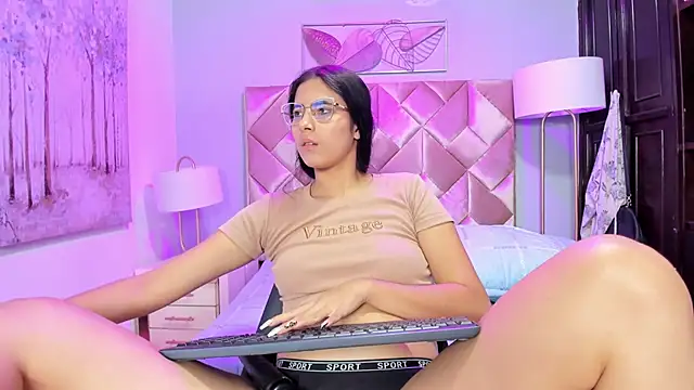 DanniaKross online show from 09.19.25