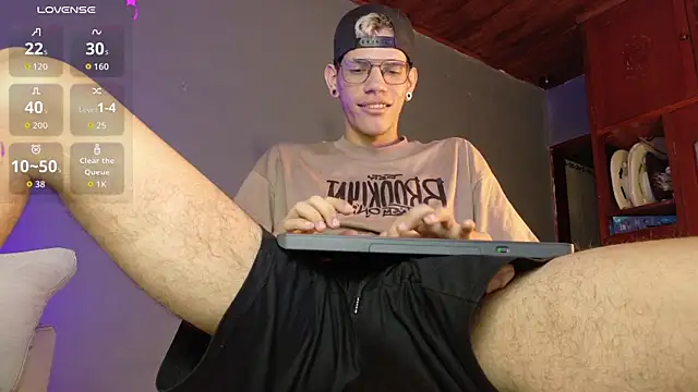 Snapshot of david_huge chatting on 09.14.25 david huge online show from 09.14.25