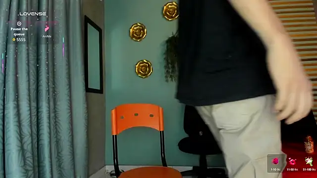 Snapshot of david_huge chatting on 09.19.25 david huge online show from 09.19.25