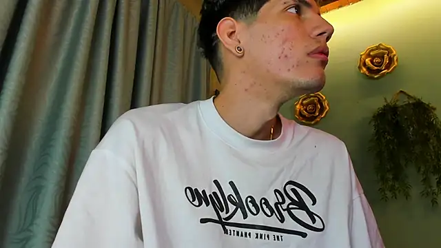 Snapshot of david_huge chatting on 09.23.25 david huge online show from 09.23.25