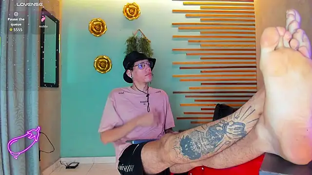 Snapshot of david_huge chatting on 10.09.25 david huge online show from 10.09.25