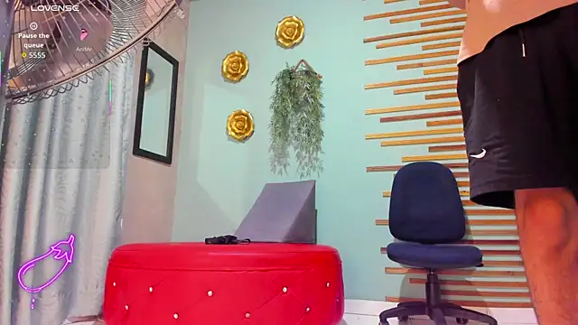 Snapshot of david_huge chatting on 10.11.25 david huge online show from 10.11.25