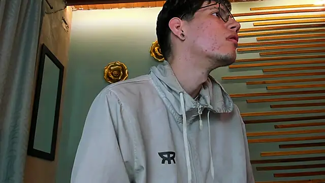 Snapshot of david_huge chatting on 10.21.25 david huge online show from 10.21.25