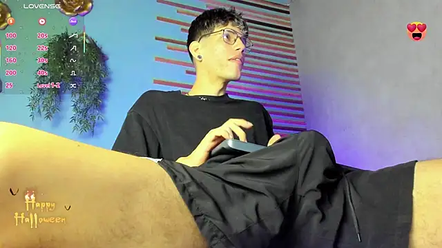 Snapshot of david_huge chatting on 10.23.25 david huge online show from 10.23.25