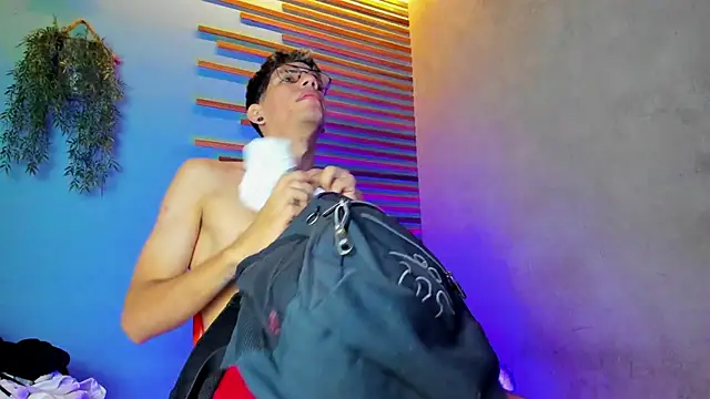 Snapshot of david_huge chatting on 10.25.25 david huge online show from 10.25.25