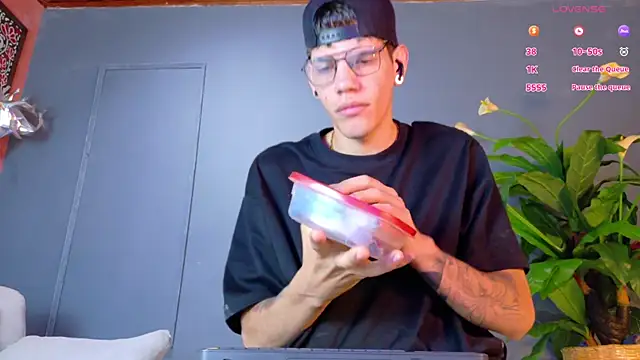 Snapshot of david_huge chatting on 11.07.25 david huge online show from 11.07.25