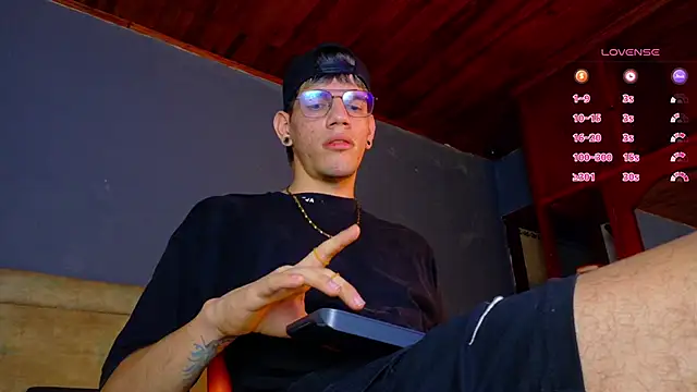 Snapshot of david_huge chatting on 11.16.25 david huge online show from 11.16.25