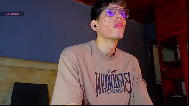 Snapshot of david_huge chatting on 11.20.25 david huge online show from 11.20.25