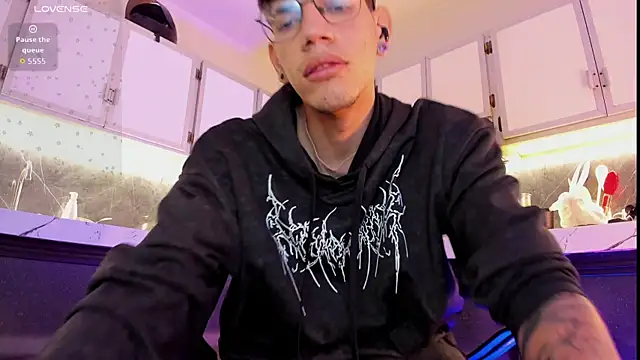 Snapshot of david_huge chatting on 12.01.25 david huge online show from 12.01.25