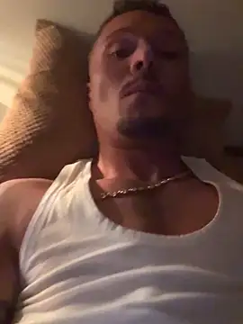 Snapshot of OfferedTearing chatting on 10.05.25 OfferedTearing online show from 10.05.25