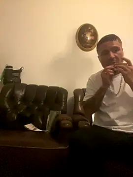 Snapshot of OfferedTearing chatting on 10.26.25 OfferedTearing online show from 10.26.25