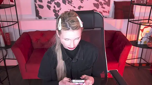 AvaDaviis online show from 02.15.26