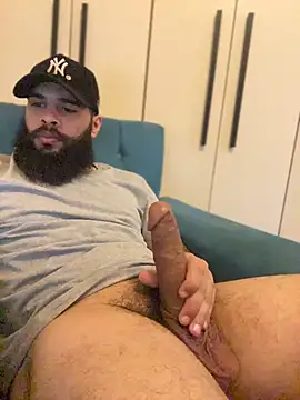 Snapshot of Min-- chatting on 12.16.25 Min-- online show from 12.16.25