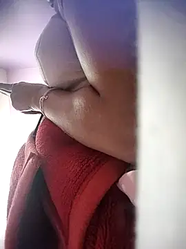 Snapshot of Arshii chatting on 12.20.25 Arshii online show from 12.20.25