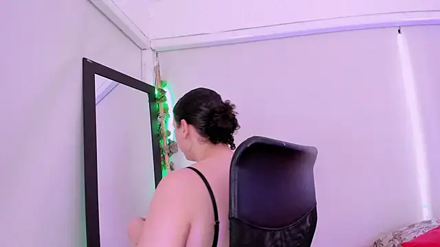 Snapshot of catleya_noire chatting on 10.08.25 catleya noire online show from 10.08.25