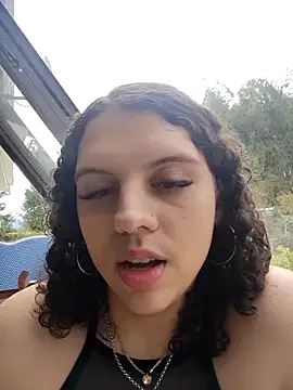 Snapshot of catleya_noire chatting on 10.27.25 catleya noire online show from 10.27.25