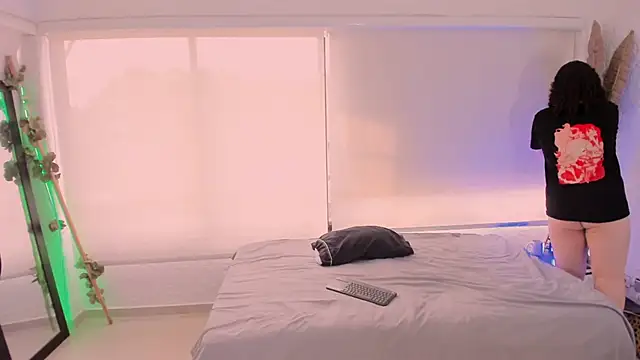 Snapshot of catleya_noire chatting on 11.22.25 catleya noire online show from 11.22.25