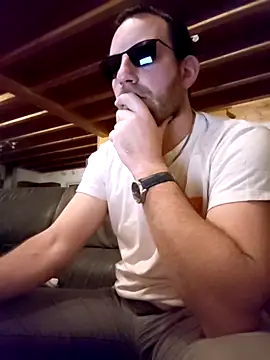 Snapshot of BrunJulienMetis chatting on 02.11.26 BrunJulienMetis online show from 02.11.26