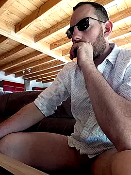 Snapshot of BrunJulienMetis chatting on 02.22.26 BrunJulienMetis online show from 02.22.26