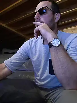 Snapshot of BrunJulienMetis chatting on 04.05.26 BrunJulienMetis online show from 04.05.26