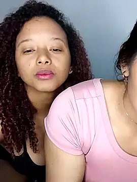 Snapshot of MelanyAndRizosss chatting on 11.21.25 MelanyAndRizosss online show from 11.21.25