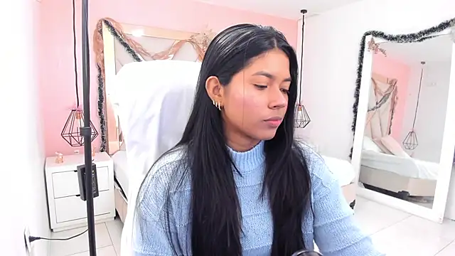 Snapshot of samantaa_shy chatting on 12.23.25 samantaa shy online show from 12.23.25