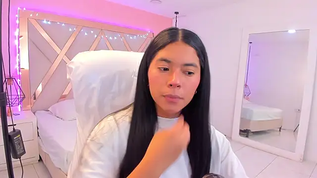 Snapshot of samantaa_shy chatting on 02.12.26 samantaa shy online show from 02.12.26