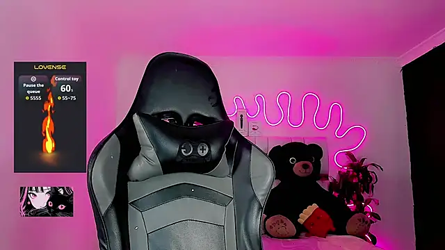 Snapshot of Abbygilx chatting on 10.13.25 Abbygilx online show from 10.13.25