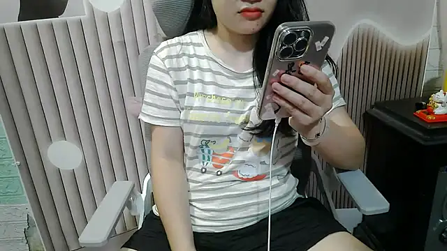 Snapshot of Emachiii chatting on 09.28.25 Emachiii online show from 09.28.25