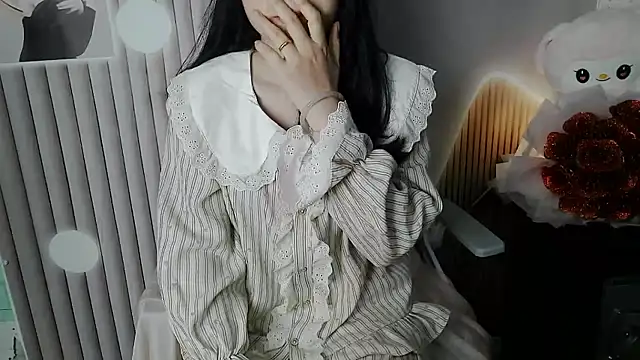 Snapshot of Emachiii chatting on 11.14.25 Emachiii online show from 11.14.25