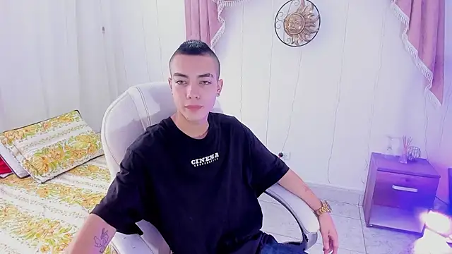 Dereck Boy8 online show from 10.02.25