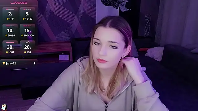 Sandy Belle online show from 11.06.25