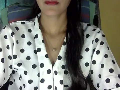 zara Khan0 online show from 10.17.25