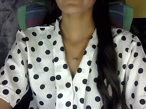 zara Khan0 online show from 10.22.25