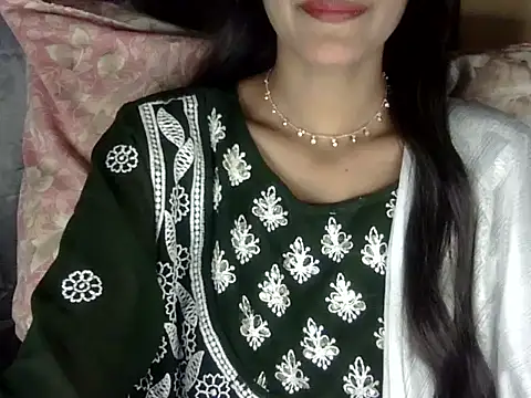 zara Khan0 online show from 10.31.25